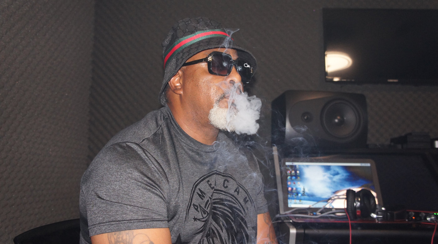 Klondike Kat during a studio session